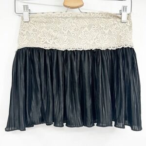 Forever 21 Y2K Whimsigoth Dark Romantic Lace Trim Pleated Mini Skirt Size S